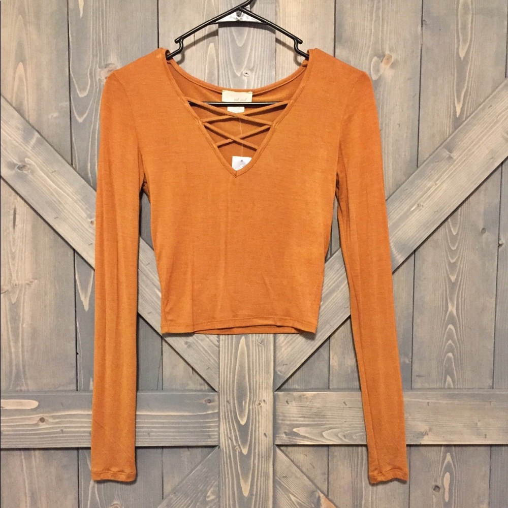 Long Sleeve Crop w/ Laced up Front ✨